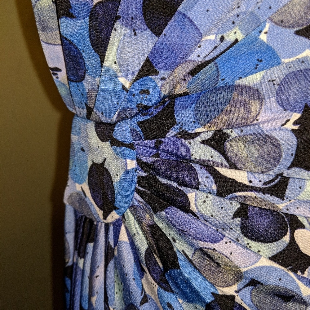 Dress - Picture 3 of 5